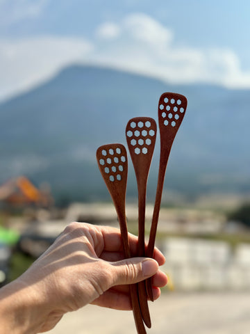 WOODEN HONEY DIPPER - TRADITIONAL OR CONTEMPORARY